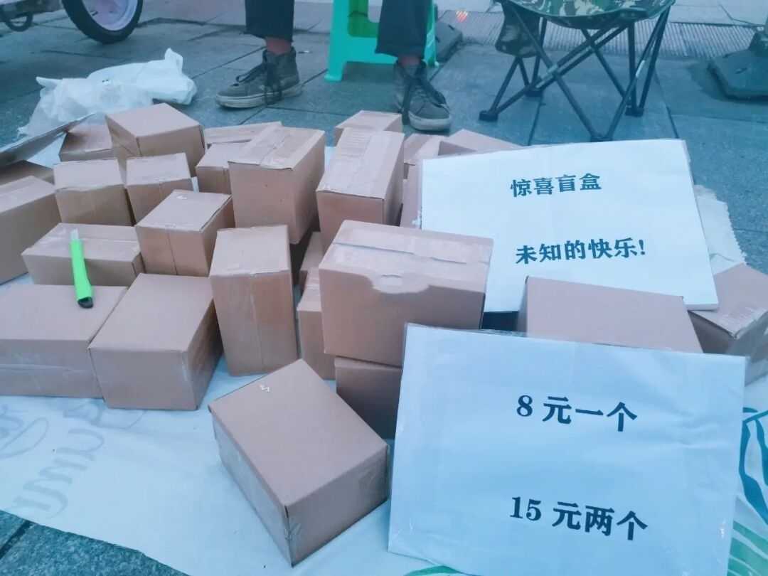 新手地摊卖什么最火（2021适合地摊新的小商品）