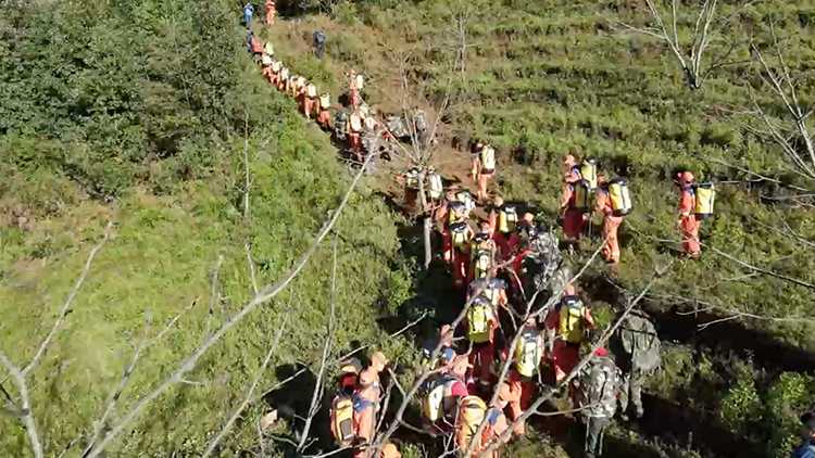 云南失联地质人员雨衣碎片被发现，亲属：看到信息心头一紧